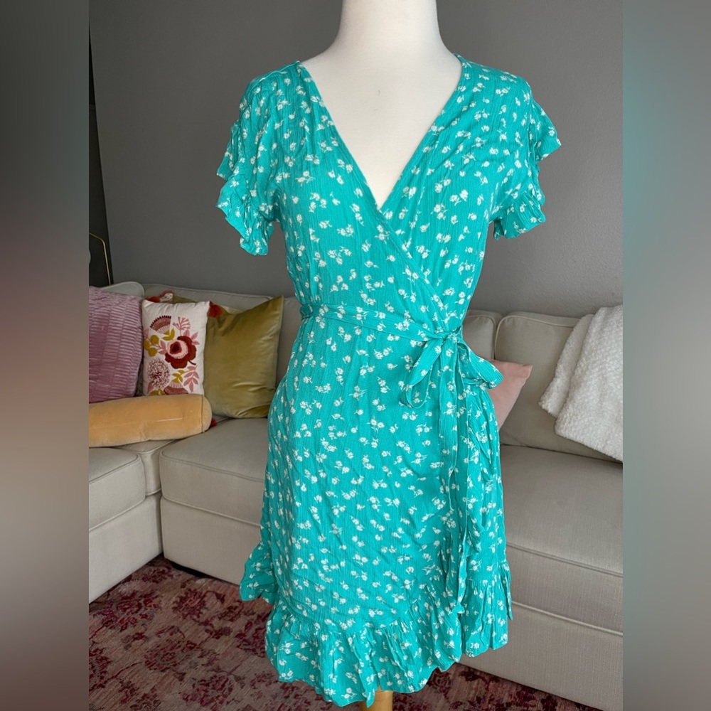 MOVING SALE! Women’s Billabong Floral Wrap Dress size Small